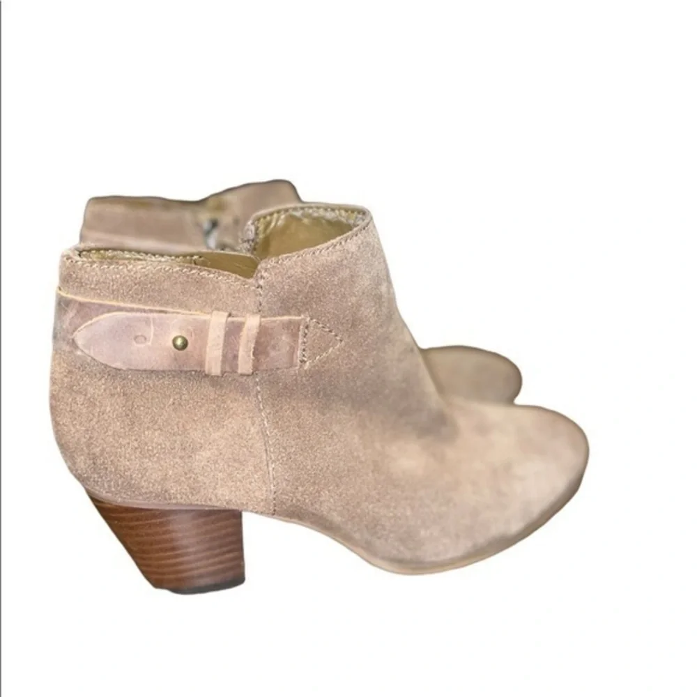 Guess Tan Light Brown Vera Womens Suede Ankle / Boots/Booties Size 7